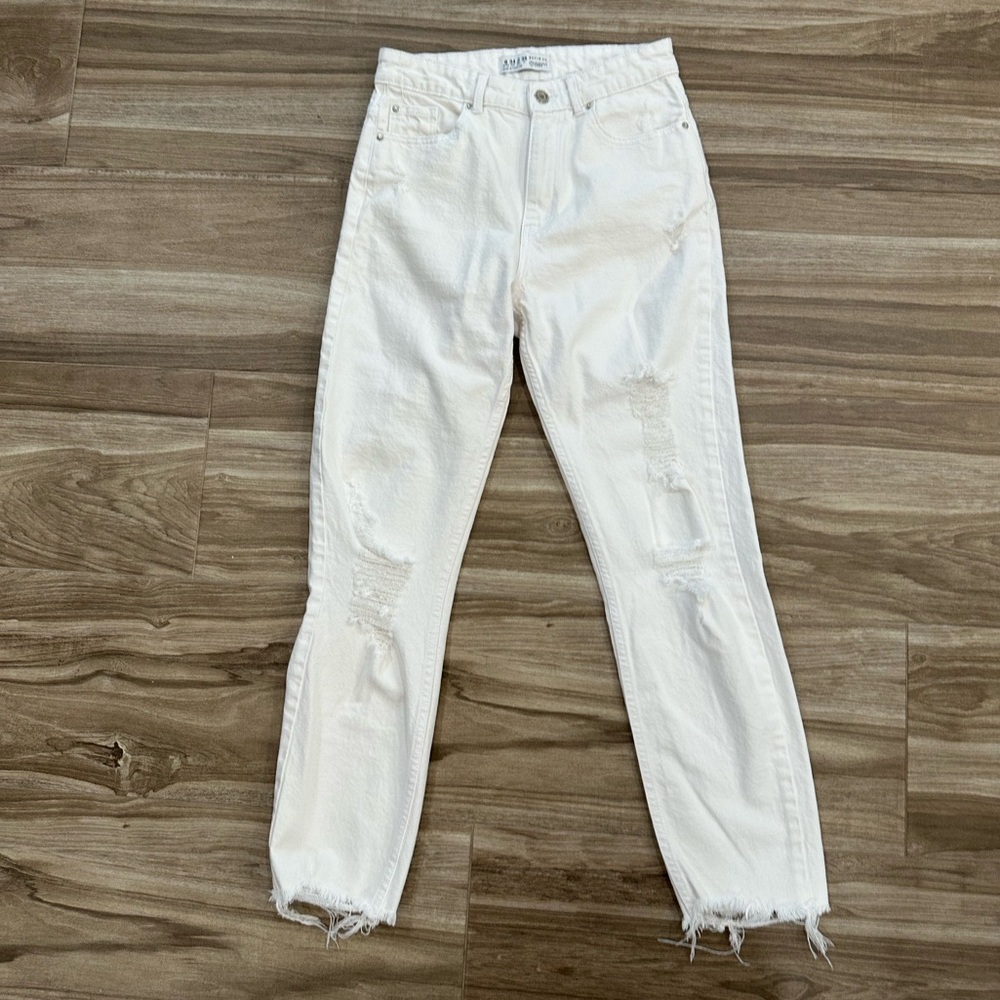 Denim Co. Women's Distressed White Jeans Soft!! Raw hem. Size 2 Mint condition!